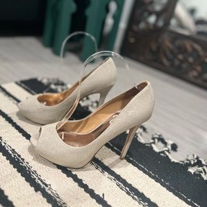 Badgley Mischka peep toe heel